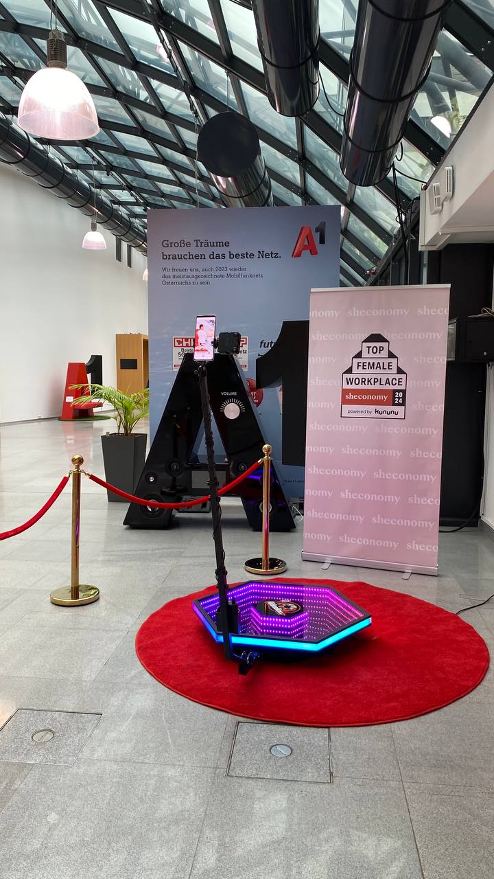 360° VideoBox in der A1 Lobby