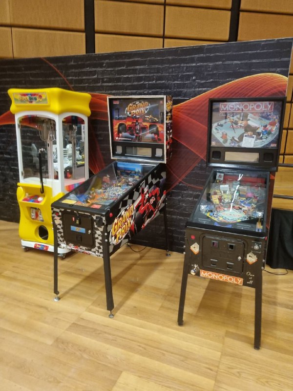 Spielhalle Flipper & Greifer